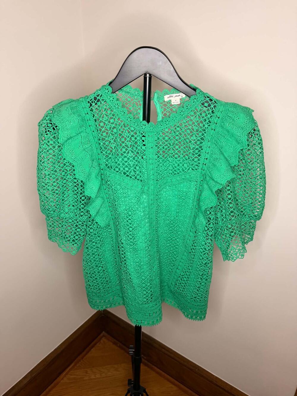 Ultra Pink Women’s M Emerald Green Crochet Lace Ruffle Puff Sleeve Blouse